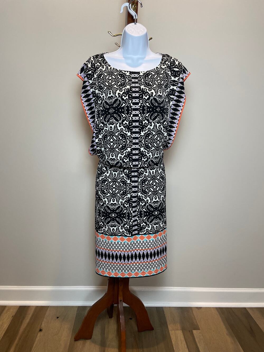 London Style Dress Size 12 Black White Geometric Knit Sheath Sleeveless Stretch